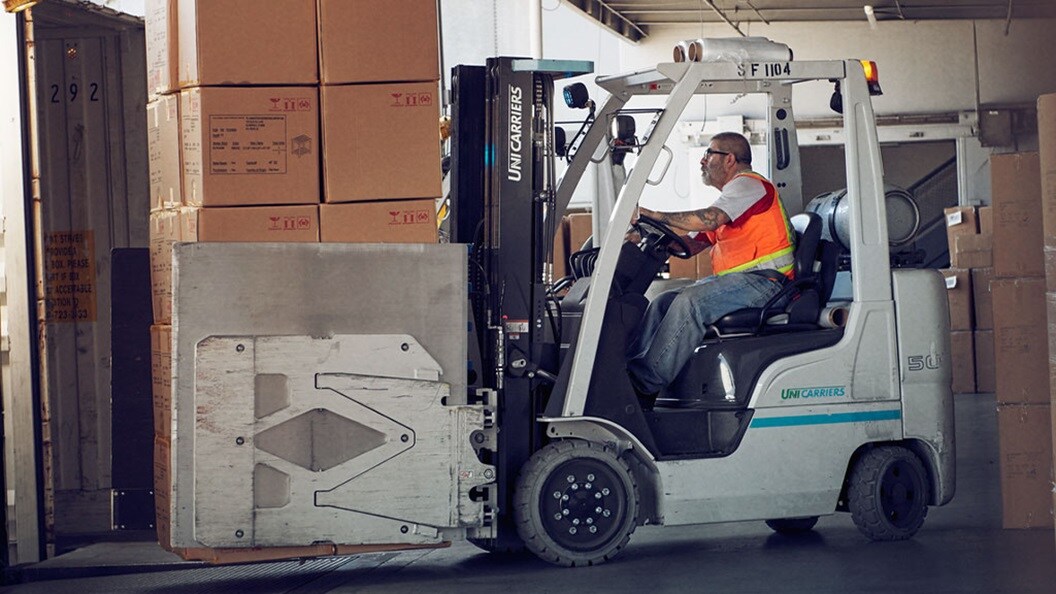 Storing goods in to container