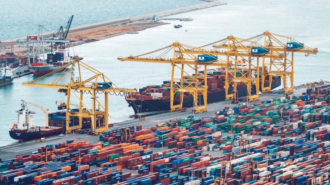 有船舶、货物装卸设备的作业港口 