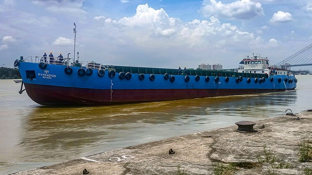 Inland waterways ship