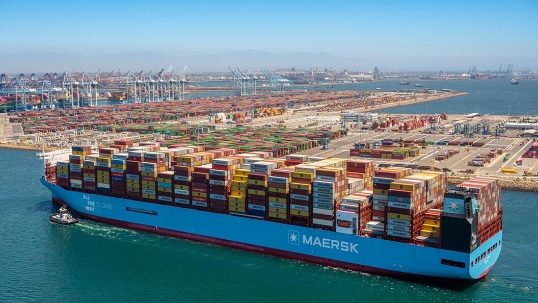 Feeder vessel Maersk at sea