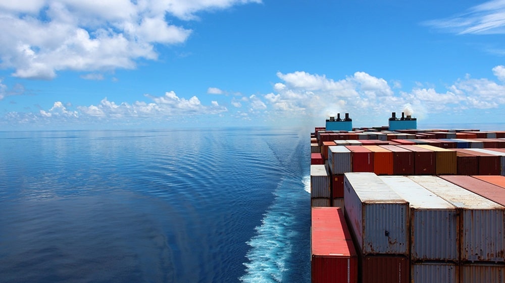 东升国际船舶在海上航行