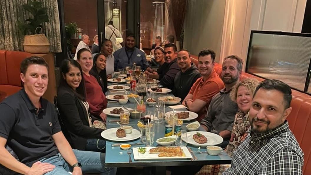 Zithobile mpontshane team together