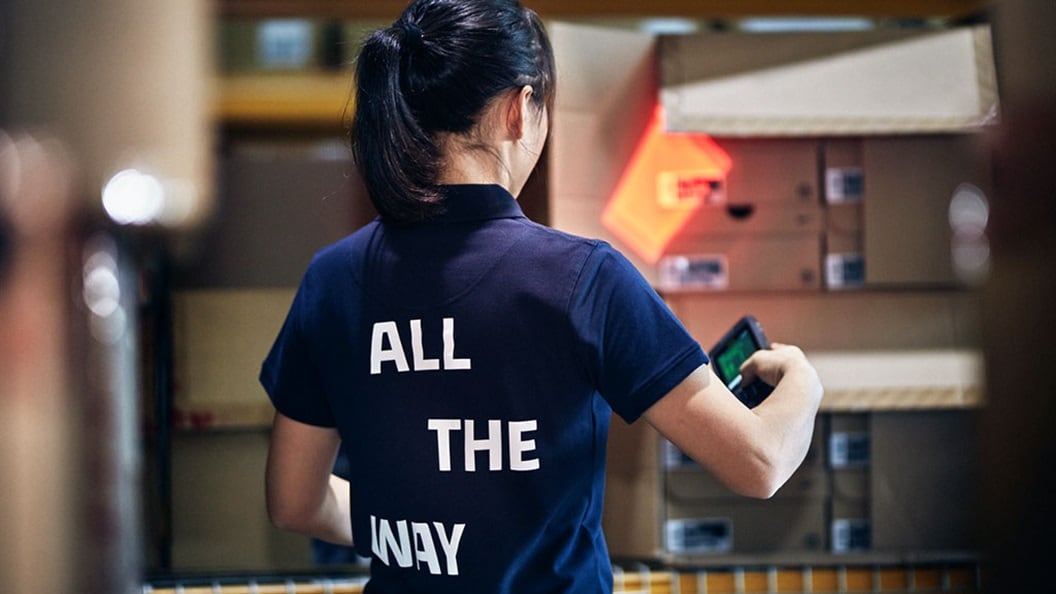 A Maersk employee wore a t-shirt with the slogan "All the Way".