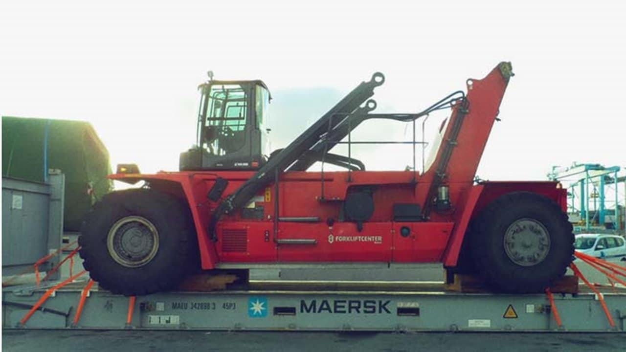 Out of Gauge cargo vehicle